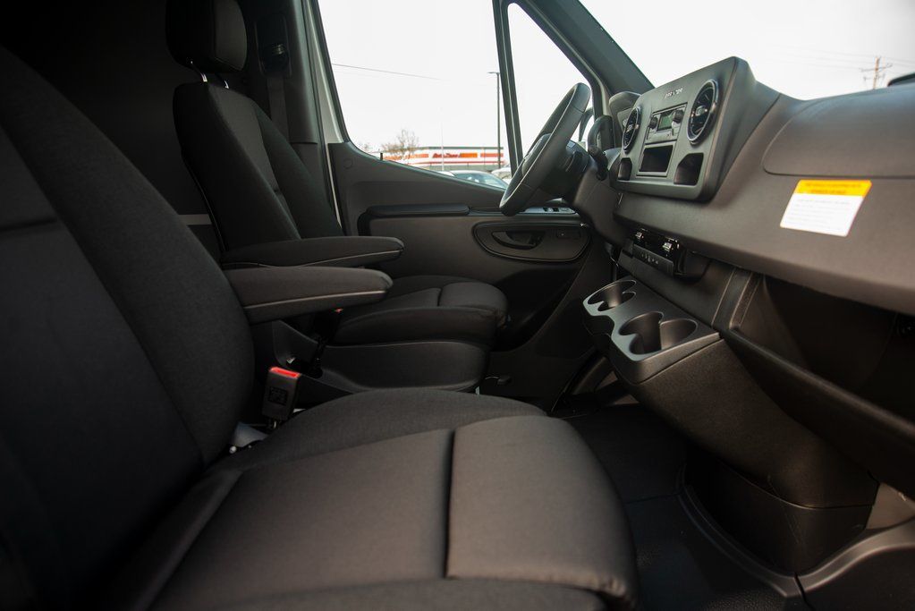 Thumbnail: 2025 Mercedes-Benz Sprinter - 34