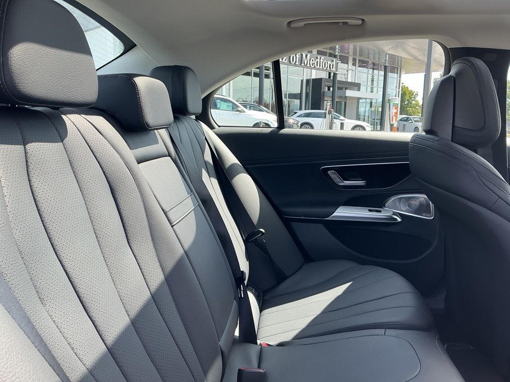 2027 Mercedes-Benz E-Class E350 - Photo 21