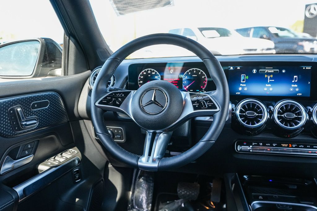Thumbnail: 2025 Mercedes-Benz GLB - 19