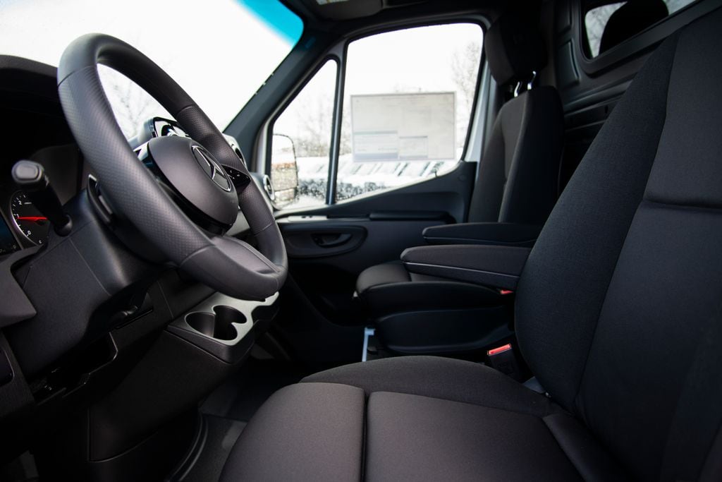 Thumbnail: 2026 Mercedes-Benz Sprinter - 13