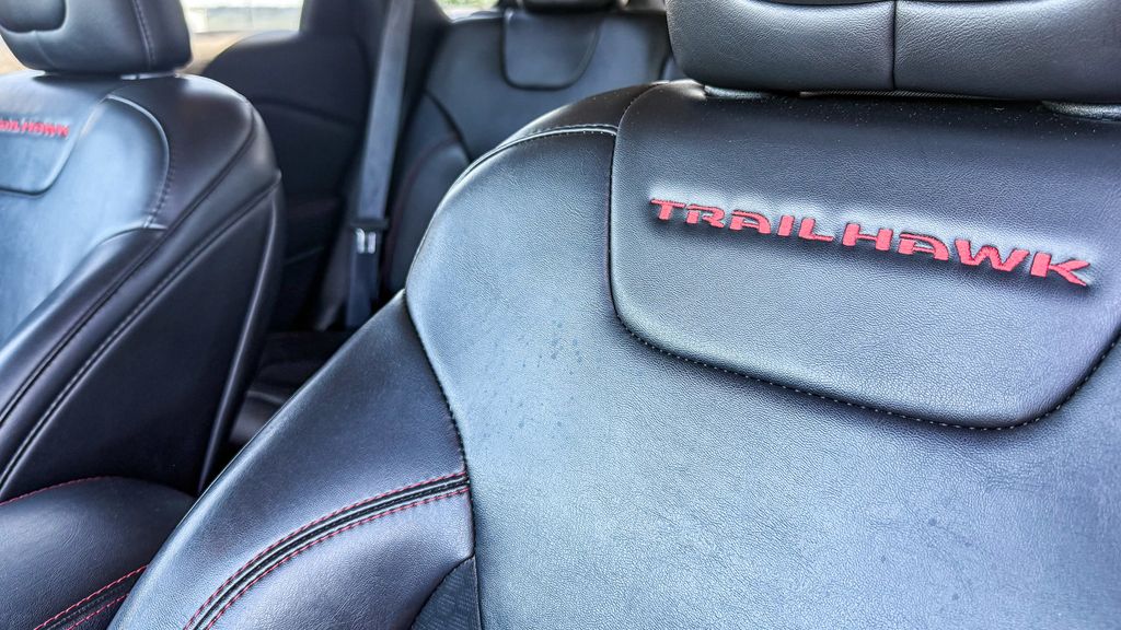 Thumbnail: 2019 Jeep Cherokee - 23