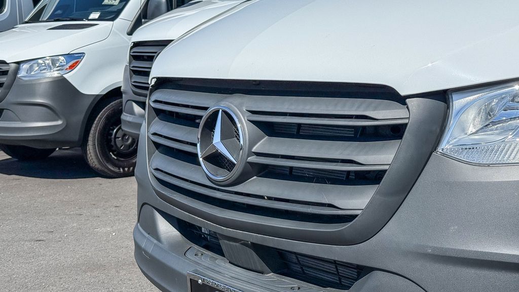 Thumbnail: 2025 Mercedes-Benz Sprinter - 5