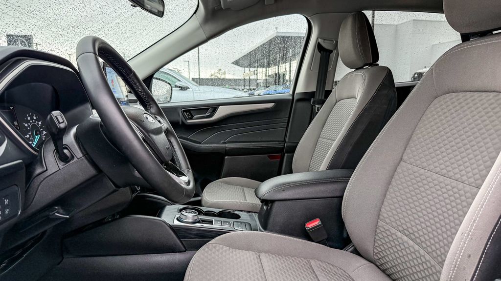 Thumbnail: 2022 Ford Escape - 18