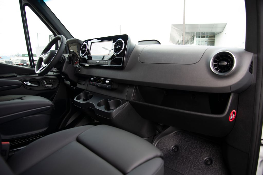 Thumbnail: 2026 Mercedes-Benz Sprinter - 14