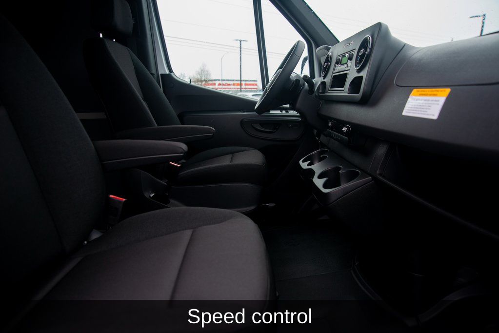 Thumbnail: 2025 Mercedes-Benz Sprinter - 37