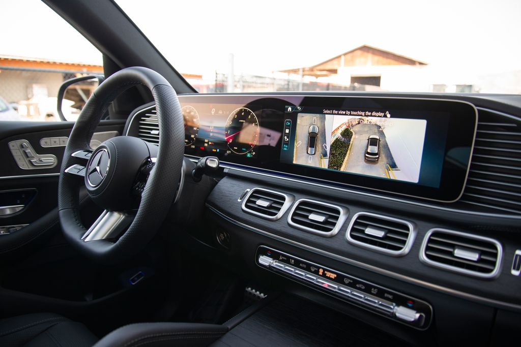 Thumbnail: 2026 Mercedes-Benz GLS - 21