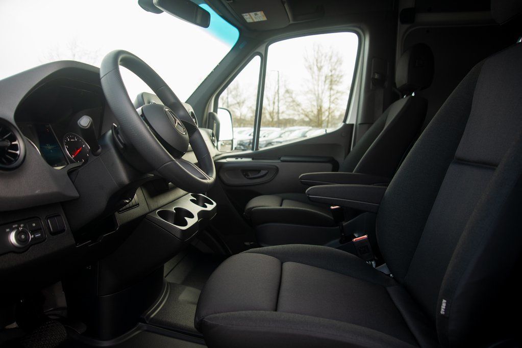 Thumbnail: 2025 Mercedes-Benz Sprinter - 32