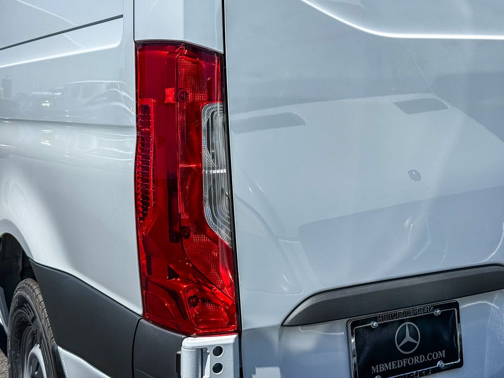 Thumbnail: 2026 Mercedes-Benz Sprinter - 8
