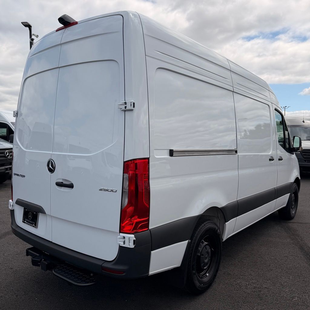 Thumbnail: 2026 Mercedes-Benz Sprinter - 6