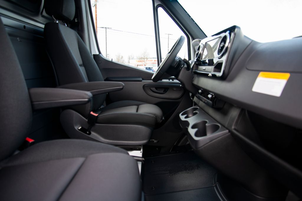 Thumbnail: 2026 Mercedes-Benz Sprinter - 15