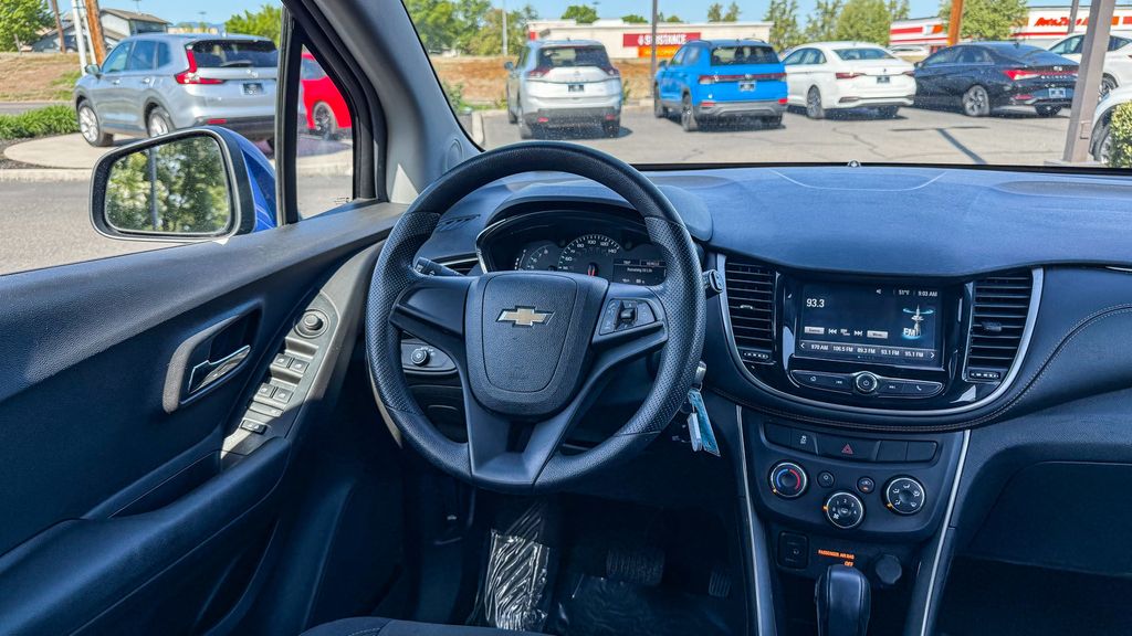 Thumbnail: 2017 Chevrolet Trax - 15