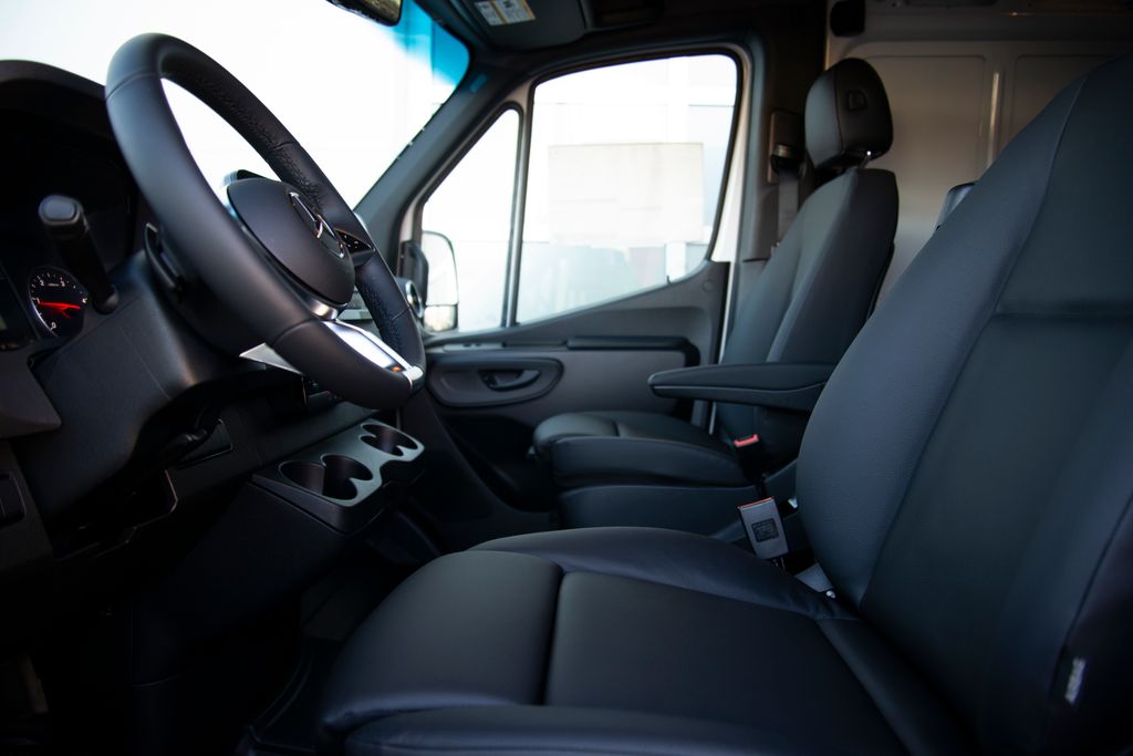 Thumbnail: 2026 Mercedes-Benz Sprinter - 13