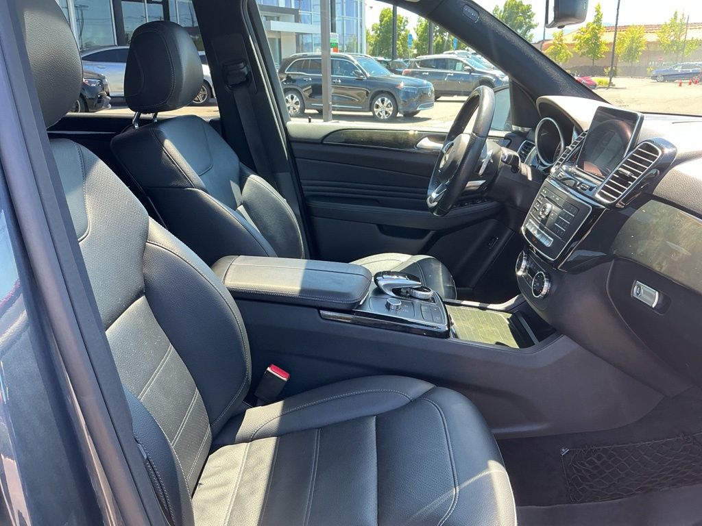 Thumbnail: 2016 Mercedes-Benz GLE - 16