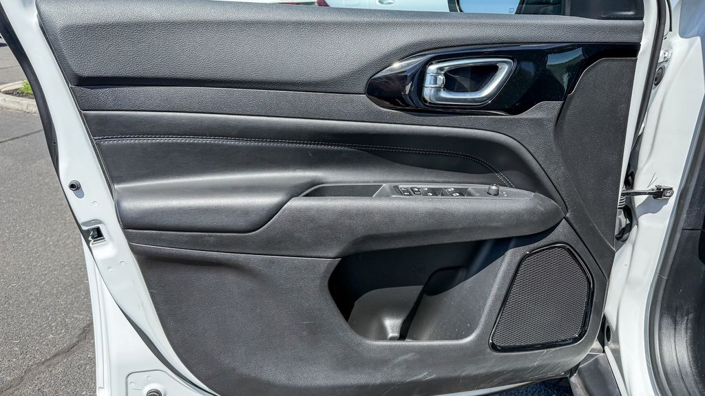 Thumbnail: 2025 Jeep Compass - 17