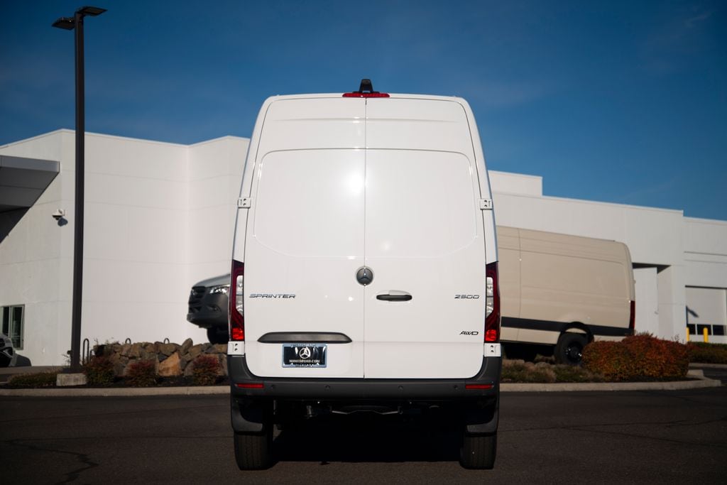 Thumbnail: 2026 Mercedes-Benz Sprinter - 4