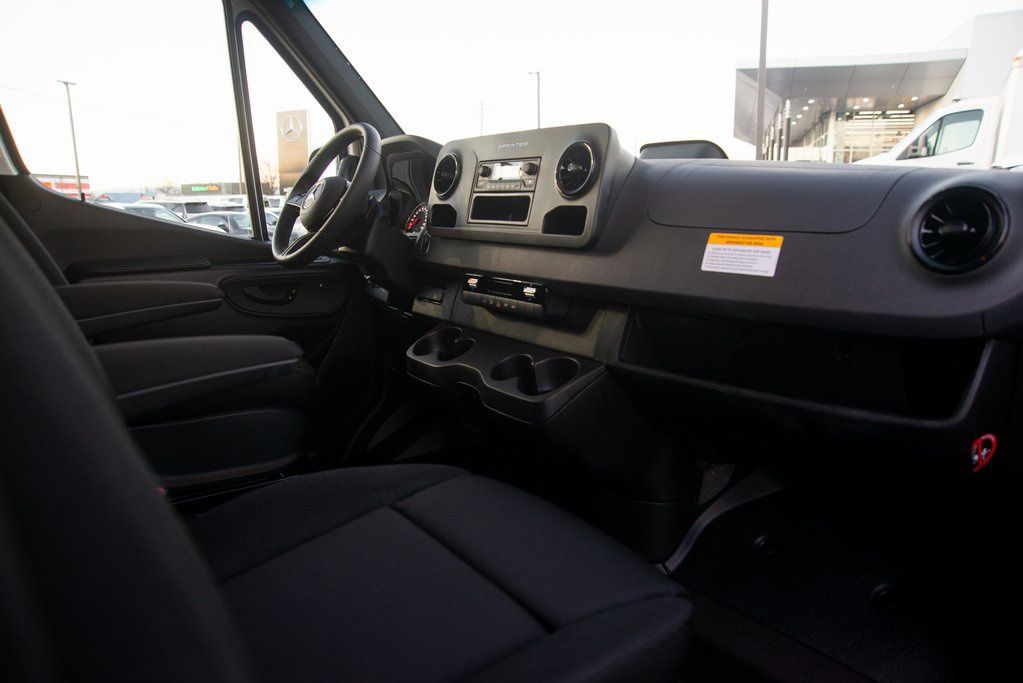 Thumbnail: 2025 Mercedes-Benz Sprinter - 33