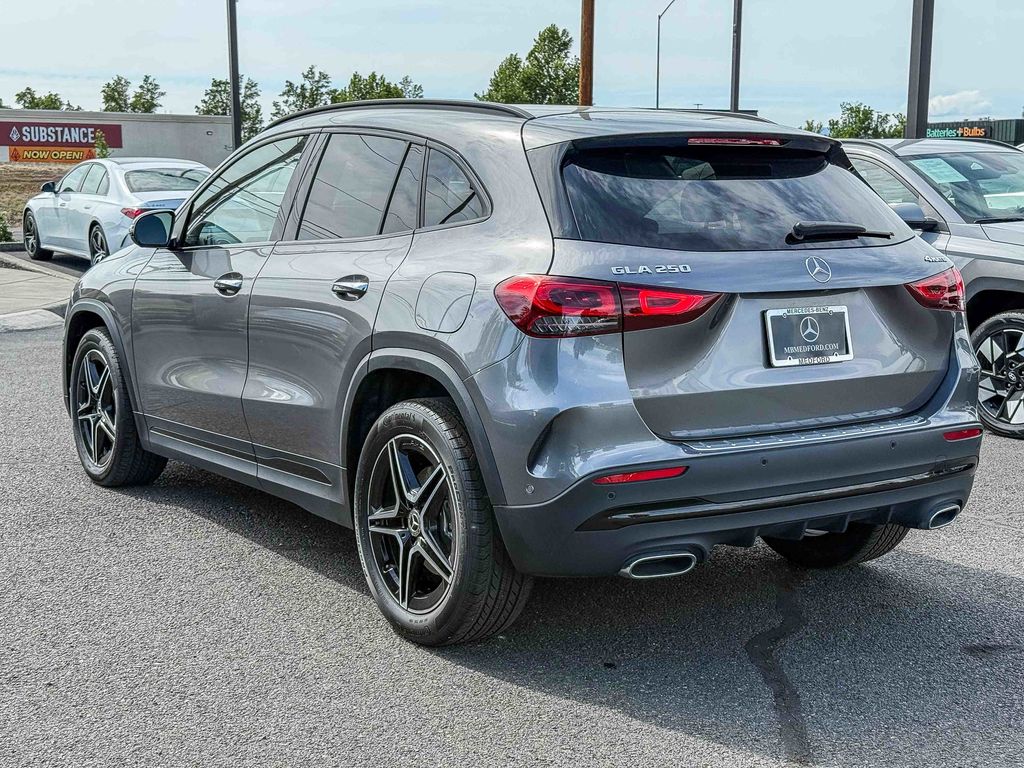 Thumbnail: 2022 Mercedes-Benz GLA - 8