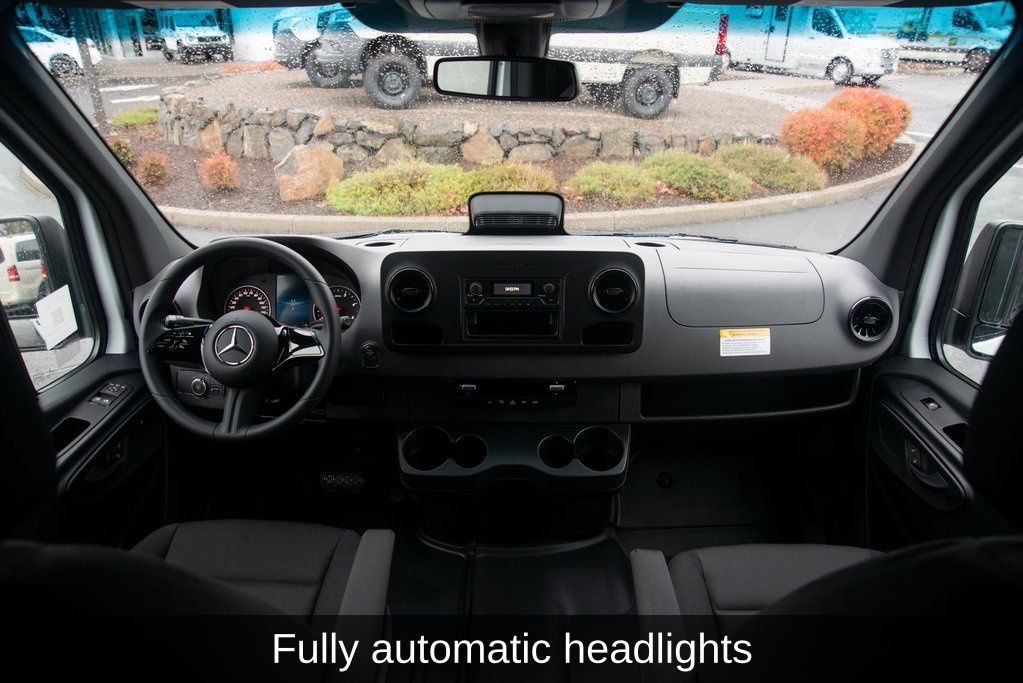 Thumbnail: 2025 Mercedes-Benz Sprinter - 33