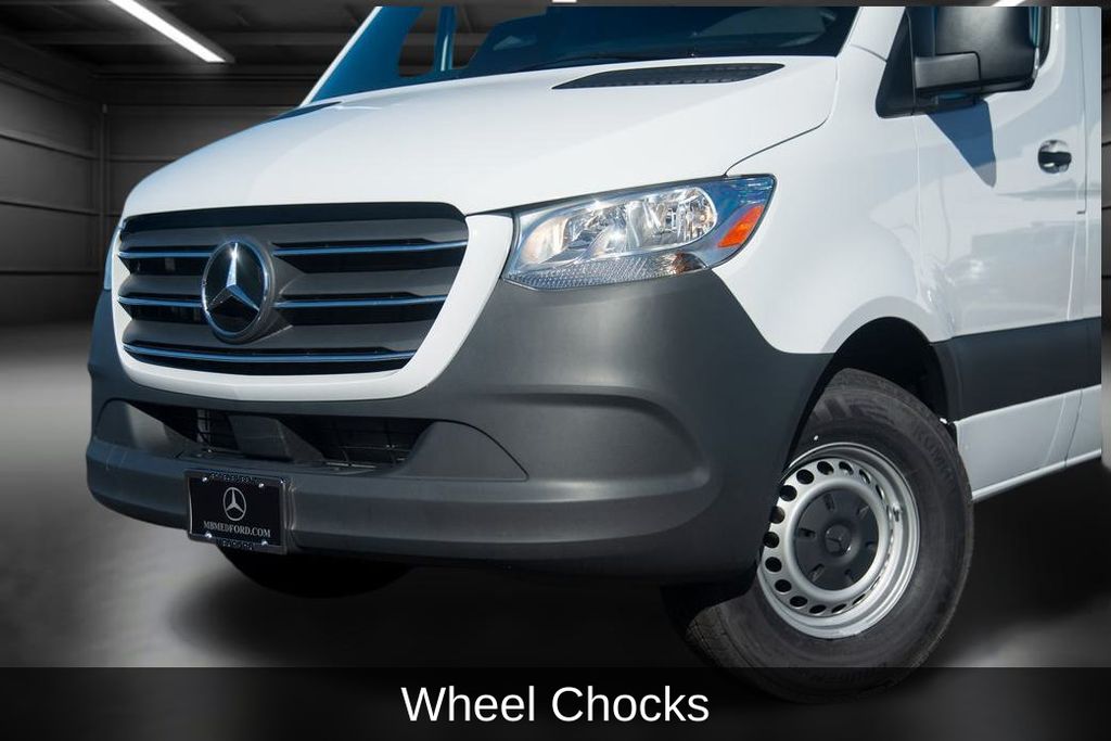 Thumbnail: 2025 Mercedes-Benz Sprinter - 17