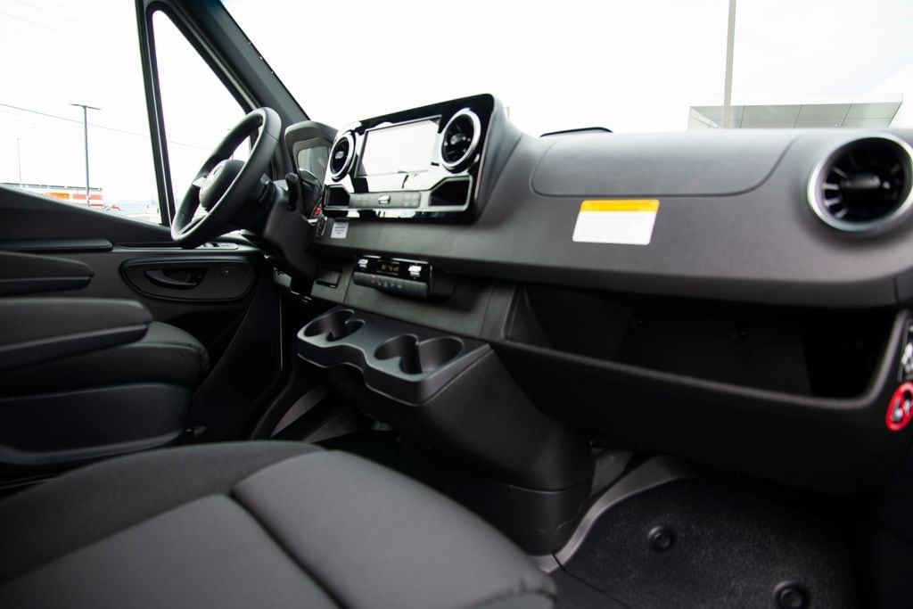 Thumbnail: 2026 Mercedes-Benz Sprinter - 14