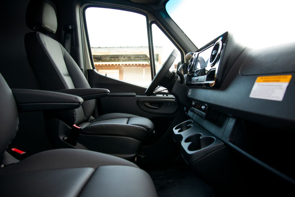 Thumbnail: 2026 Mercedes-Benz Sprinter - 15