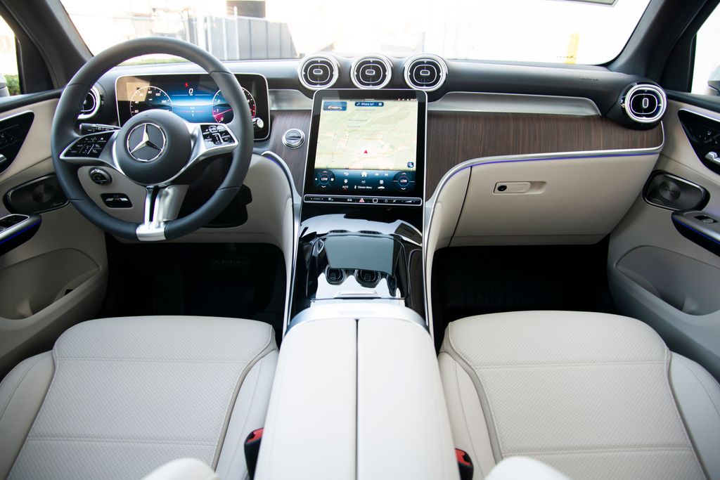 Thumbnail: 2026 Mercedes-Benz GLC - 17