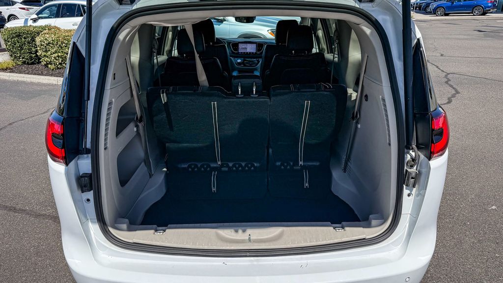 Thumbnail: 2023 Chrysler Pacifica - 27