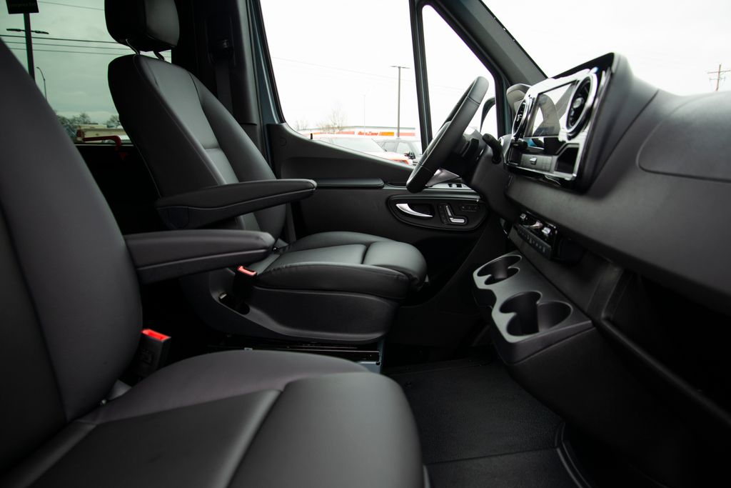 Thumbnail: 2026 Mercedes-Benz Sprinter - 15