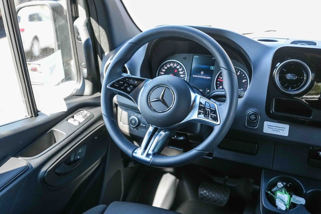 Thumbnail: 2026 Mercedes-Benz Sprinter - 15