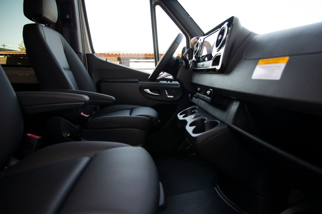 Thumbnail: 2026 Mercedes-Benz Sprinter - 14