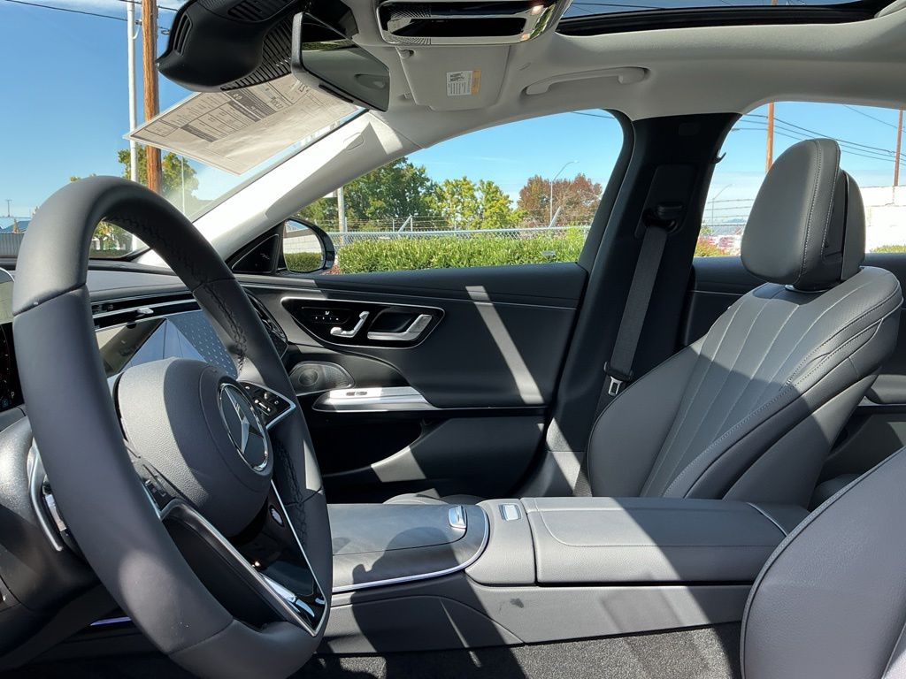 2027 Mercedes-Benz E-Class E350 - Photo 11