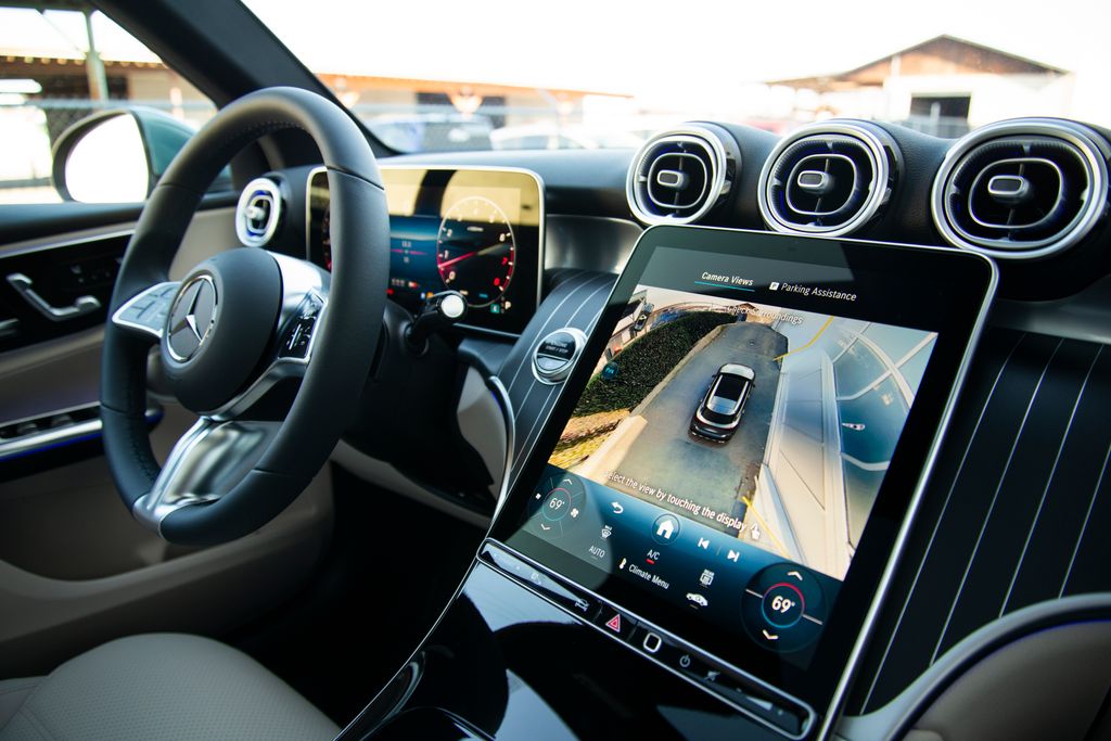 Thumbnail: 2026 Mercedes-Benz GLC - 20