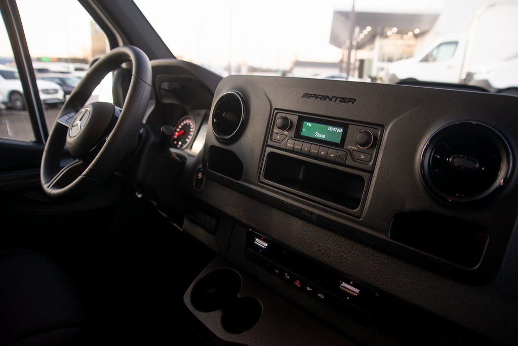 Thumbnail: 2025 Mercedes-Benz Sprinter - 35