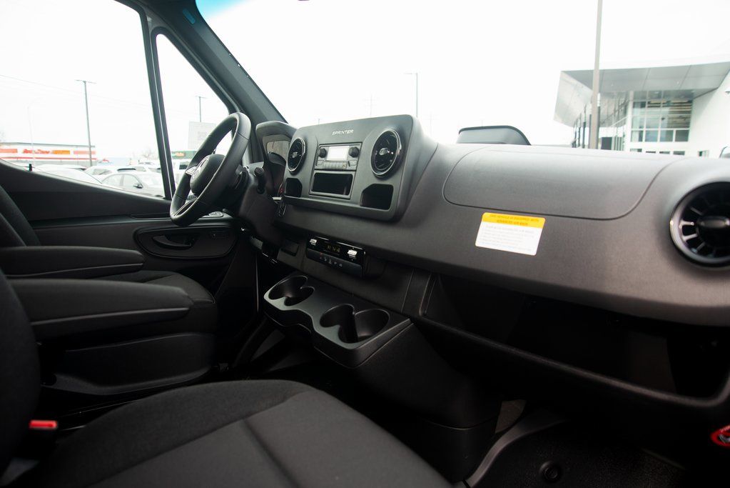 Thumbnail: 2025 Mercedes-Benz Sprinter - 34