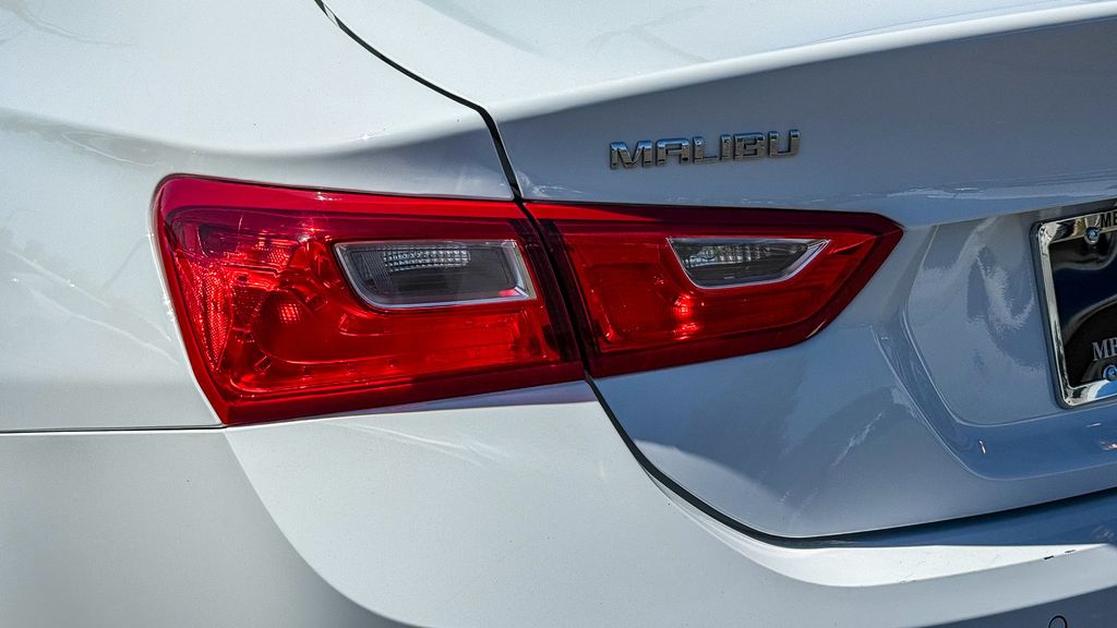 Thumbnail: 2024 Chevrolet Malibu - 9