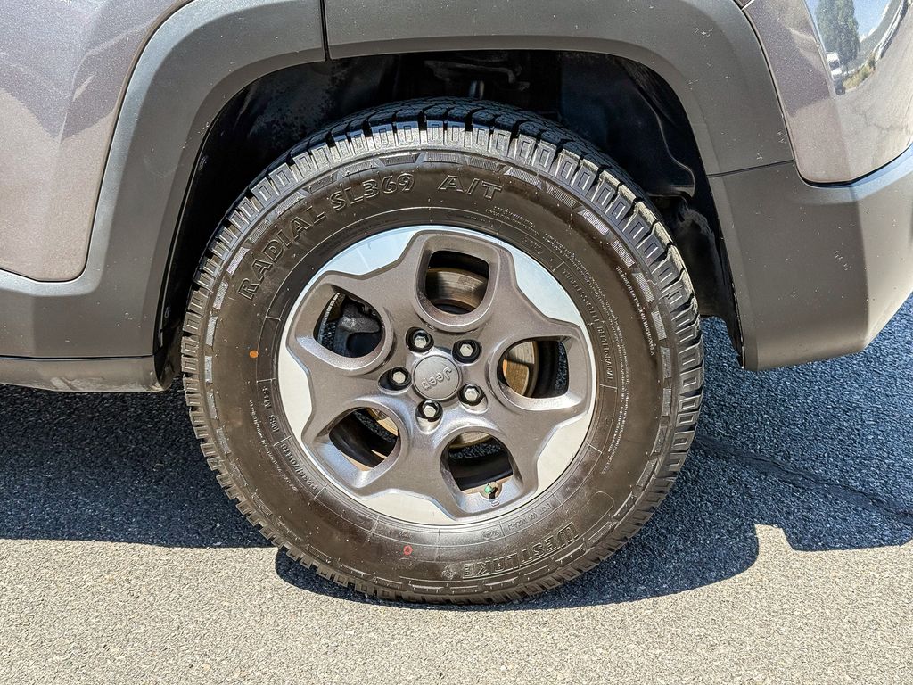 Thumbnail: 2017 Jeep Renegade - 9