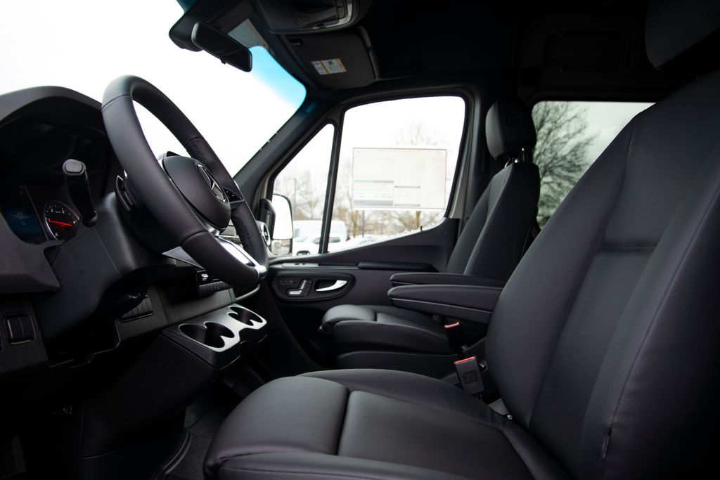 Thumbnail: 2026 Mercedes-Benz Sprinter - 13