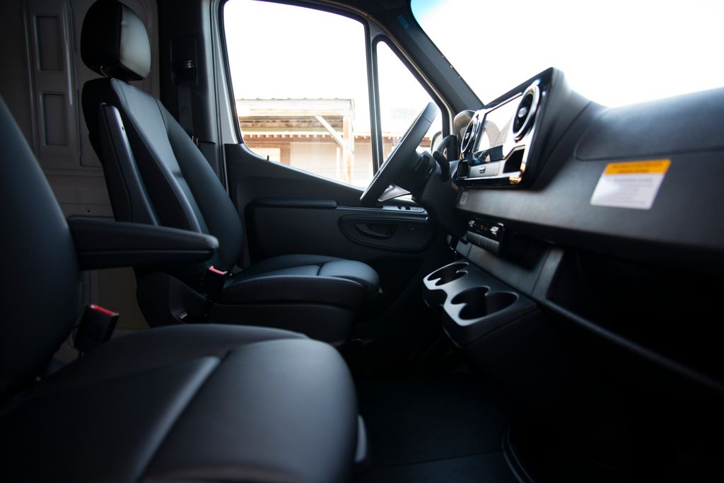 Thumbnail: 2026 Mercedes-Benz Sprinter - 15