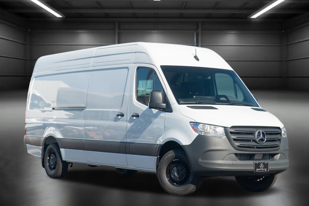 Thumbnail: 2025 Mercedes-Benz Sprinter - 3