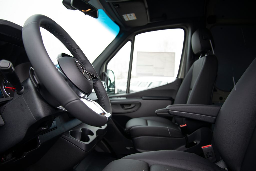 Thumbnail: 2026 Mercedes-Benz Sprinter - 13