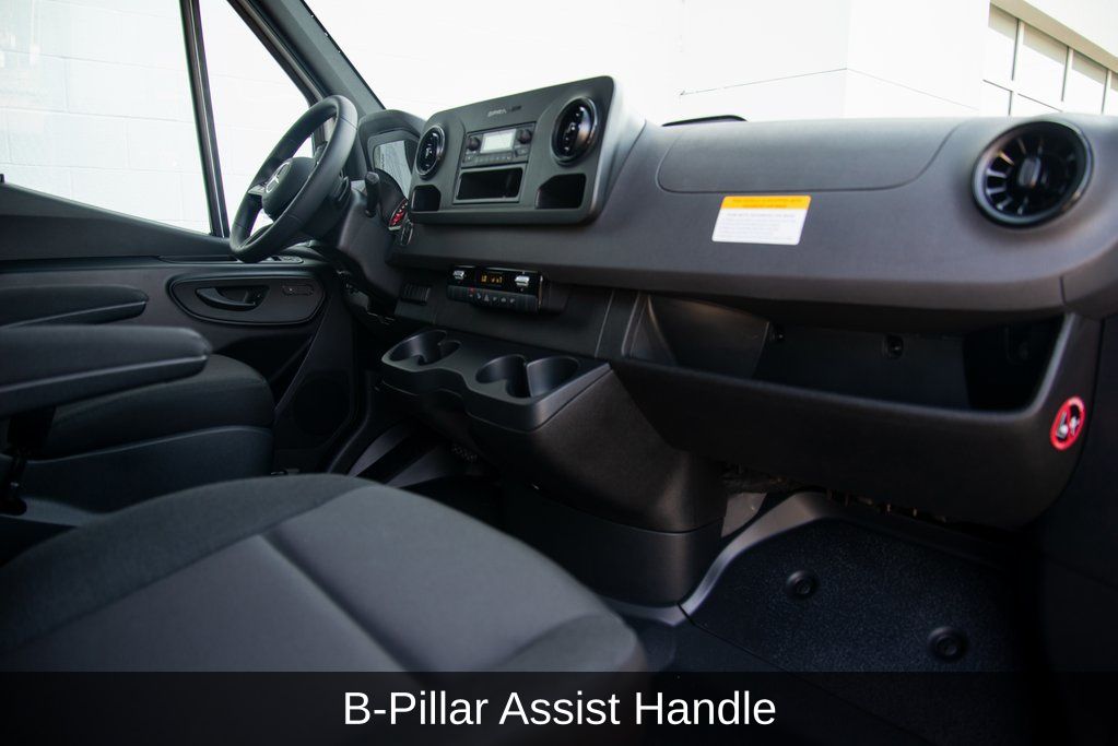 Thumbnail: 2025 Mercedes-Benz Sprinter - 17