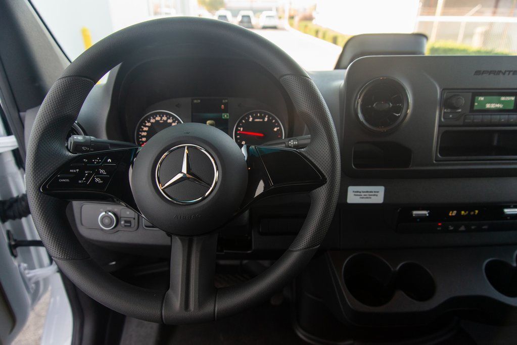 Thumbnail: 2025 Mercedes-Benz Sprinter - 39