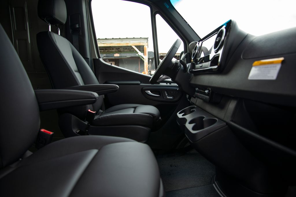 Thumbnail: 2026 Mercedes-Benz Sprinter - 15