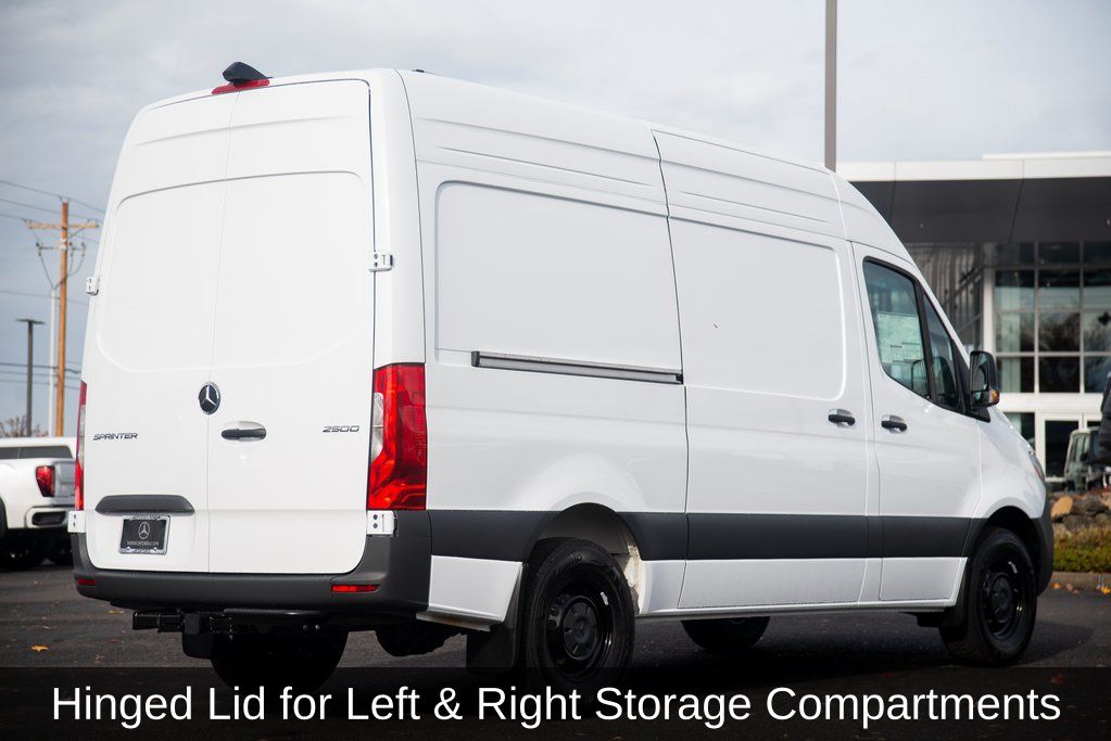 Thumbnail: 2025 Mercedes-Benz Sprinter - 13