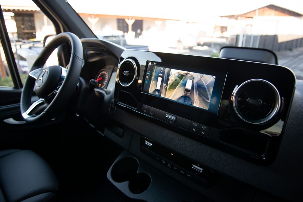 Thumbnail: 2026 Mercedes-Benz Sprinter - 15