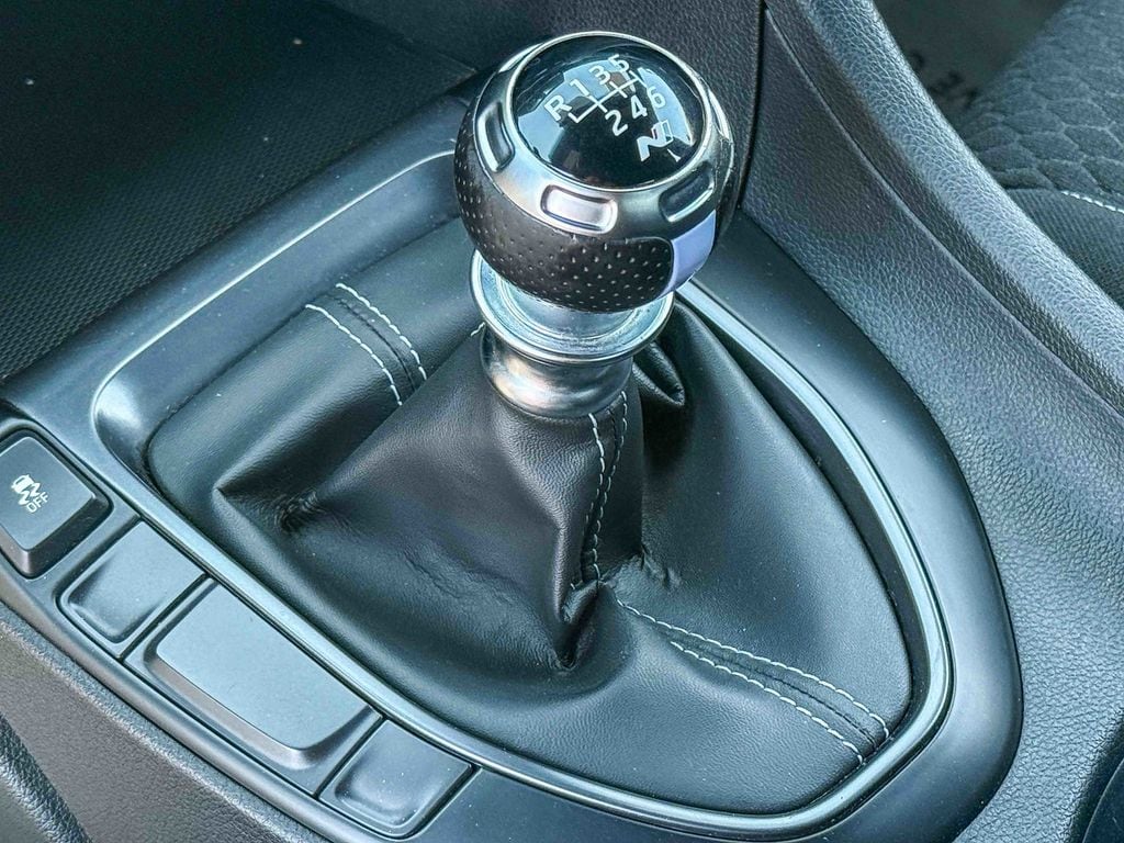 Thumbnail: 2020 Hyundai Veloster - 23