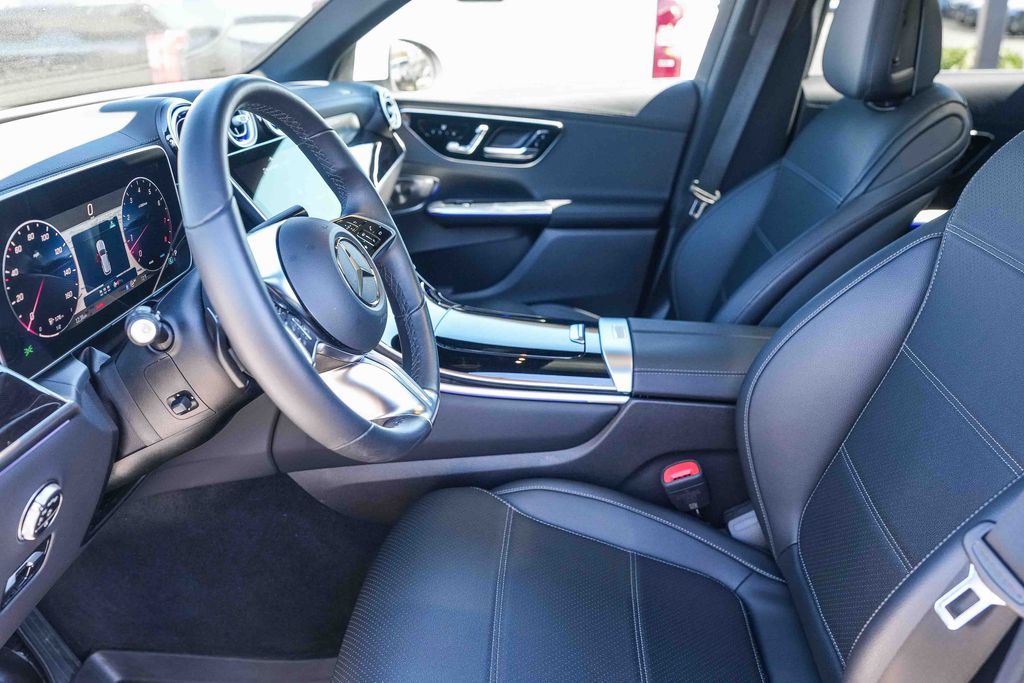 Thumbnail: 2025 Mercedes-Benz GLC - 22