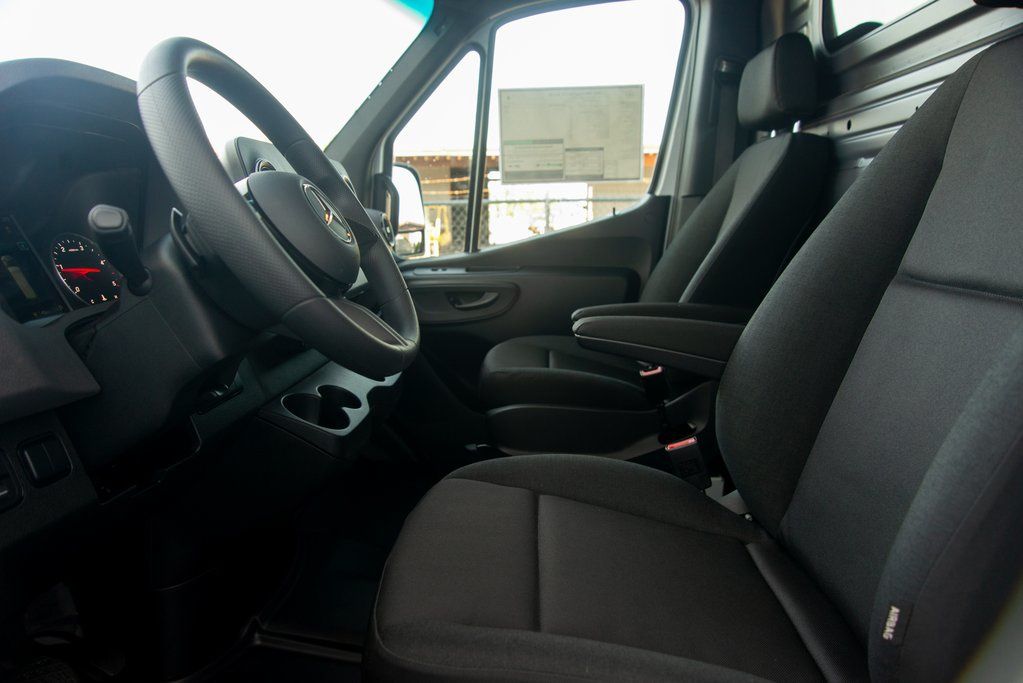 Thumbnail: 2025 Mercedes-Benz Sprinter - 34