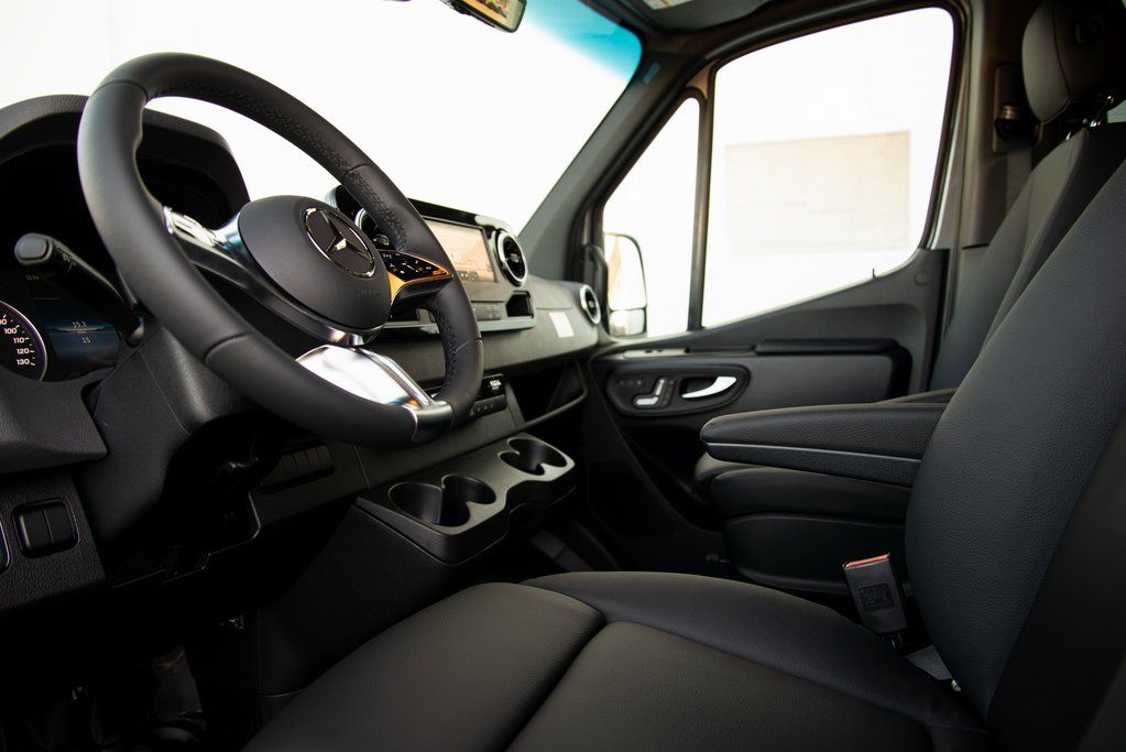 Thumbnail: 2025 Mercedes-Benz Sprinter - 12