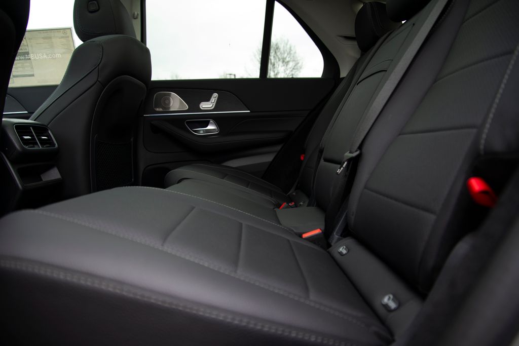 Thumbnail: 2026 Mercedes-Benz GLE - 13